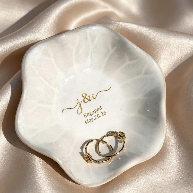Custom Ceramic Engaged Ring Tray For Mr and Mrs Gift, Personalized Trinket Dish For Wedding Date Gifts, Customized Jewelry Dish With Name