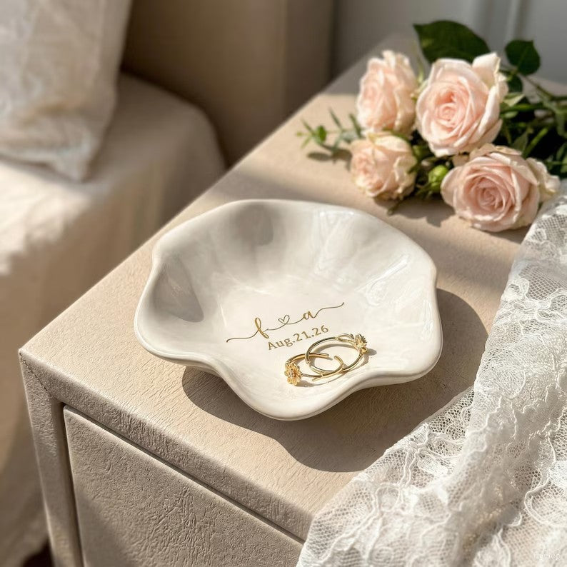 Custom Ceramic Engaged Ring Tray For Mr and Mrs Gift, Personalized Trinket Dish For Wedding Date Gifts, Customized Jewelry Dish With Name