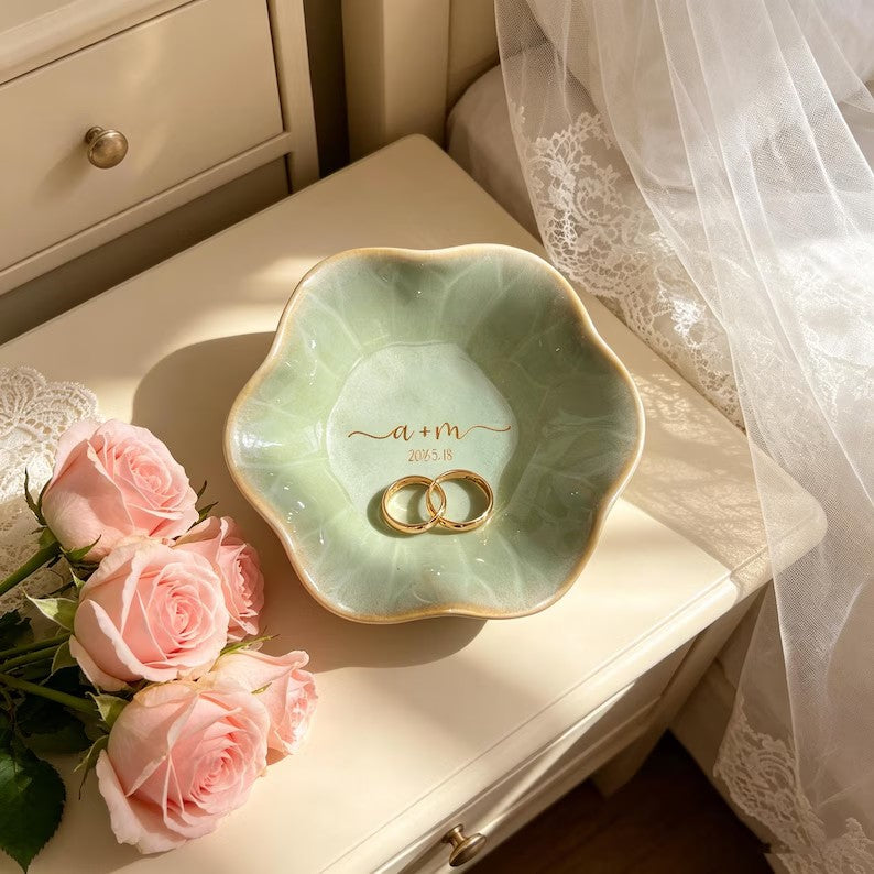 Custom Ceramic Engaged Ring Tray For Mr and Mrs Gift, Personalized Trinket Dish For Wedding Date Gifts, Customized Jewelry Dish With Name
