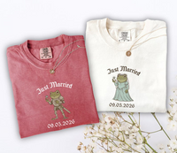 Just Married Frog Shirt, Personalized Newlywed Matching Couple Shirts, Bride And Groom Funny Frog Lovers Tshirt, Wedding Couple Gift Tee