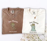 Just Married Frog Shirt, Personalized Newlywed Matching Couple Shirts, Bride And Groom Funny Frog Lovers Tshirt, Wedding Couple Gift Tee