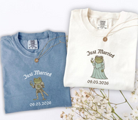 Just Married Frog Shirt, Personalized Newlywed Matching Couple Shirts, Bride And Groom Funny Frog Lovers Tshirt, Wedding Couple Gift Tee