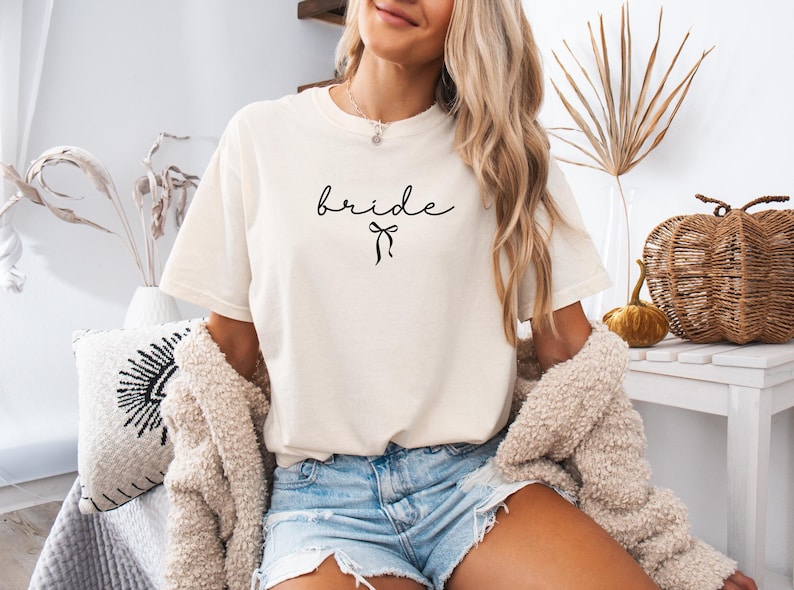 Bride Shirt with Bow Bride Tee Trendy Oversized Bride Shirt with Bow Bride to Be Shirt Wedding Shirt Bride Gift for Bridal Shower Gift Shirt