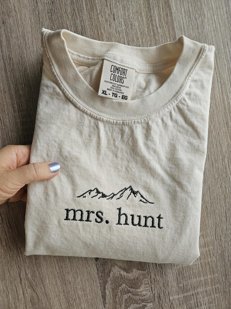 Embroidery Custom Mrs. Bride Shirt, Bride Gift, Wedding shirt, Engagement gift, Bachelorete party tee, Gift for her, Coquette bow bride tee.