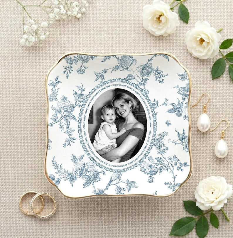 Mother of the Bride Gift, Toile De Jouy Trinket Tray, Custom Mother Photo Ring Dish, Mother of the Bride Wedding Day Gift from Daughter